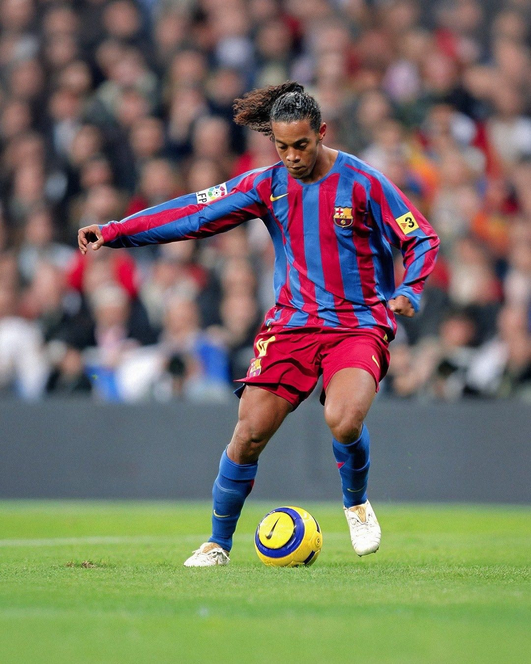 RONALDINHO #10 Barcelona 2005/06 Reissue Jersey